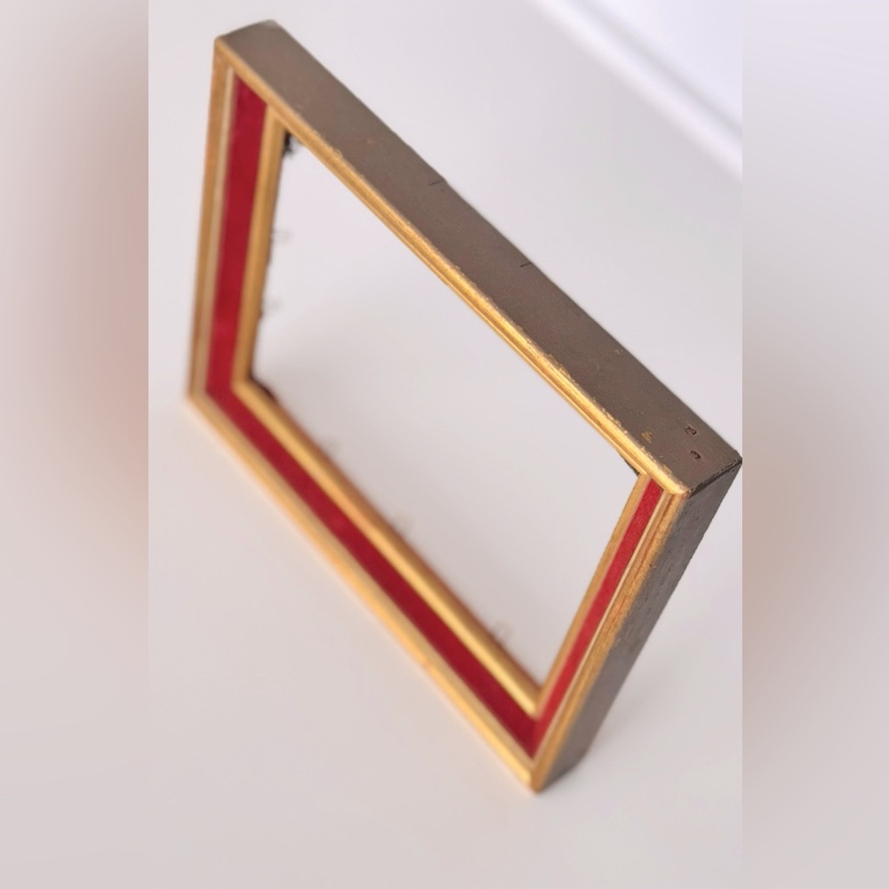 VINTAGE 5x7 Antique Wooden Red Velvet Gold Picture Frame w Wire Hanger - Picture 12 of 16